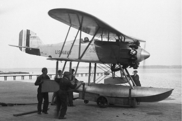 The Wright Apache, fitted with floats (NASA)